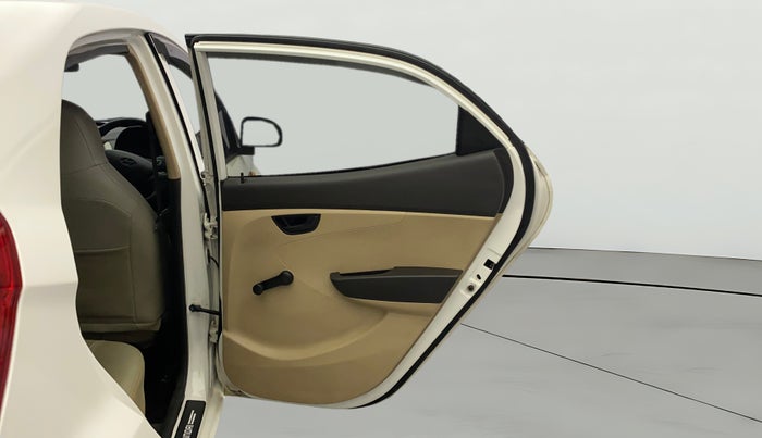 2015 Hyundai Eon ERA +, CNG, Manual, 1,23,572 km, RHS Rear Door