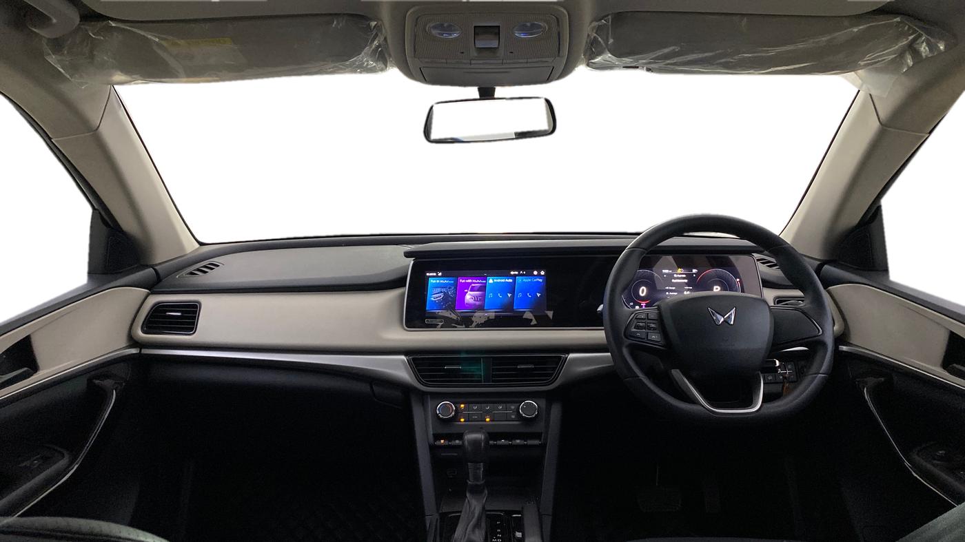 2022 Mahindra XUV700 AX 5 P AT 5 STR, Petrol, Automatic, 26,584 km, Dashboard