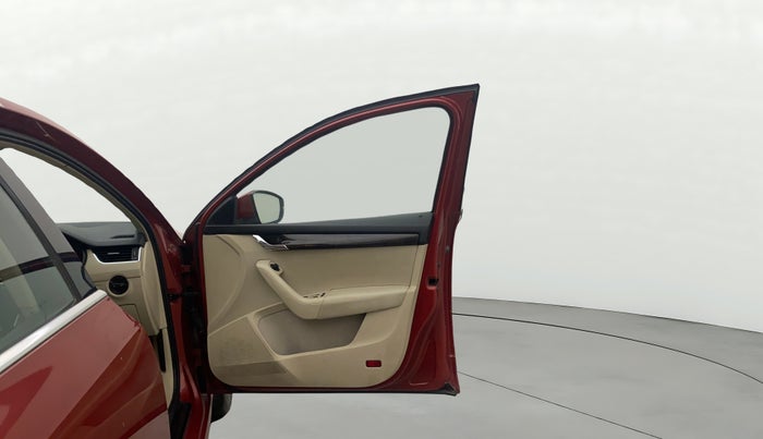 2017 Skoda Octavia STYLE PLUS AT 1.8 TSI, Petrol, Automatic, 1,14,712 km, RHS Front Door