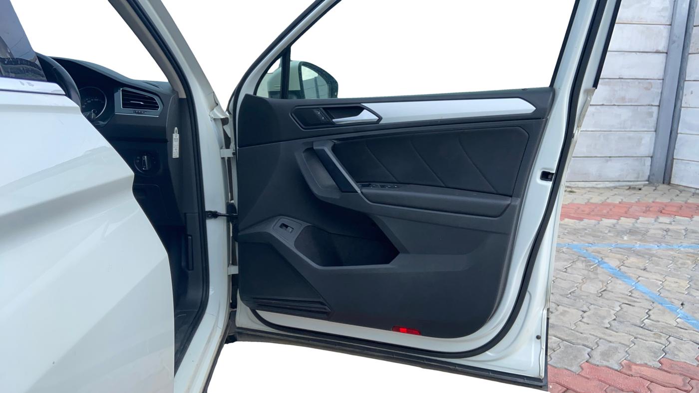 2019 Volkswagen TIGUAN COMFORTLINE TDI AT, Diesel, Automatic, 1,11,225 km, Right Side Front Door Cabin