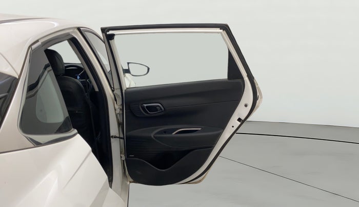 2023 Hyundai NEW I20 ASTA 1.2 MT, Petrol, Manual, 33,670 km, RHS Rear Door