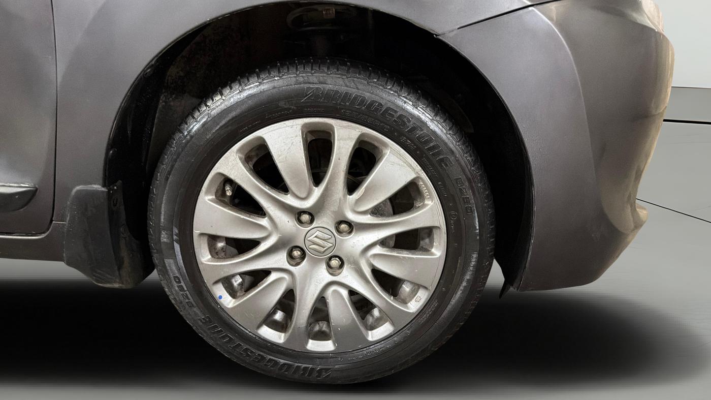 2018 Maruti Baleno ZETA CVT PETROL 1.2, Petrol, Automatic, 42,753 km, Right Front Wheel