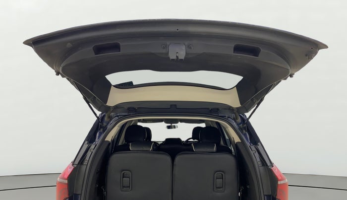 2022 Mahindra XUV700 AX 5 P MT 5 STR, Petrol, Manual, 72,134 km, Boot Door Open