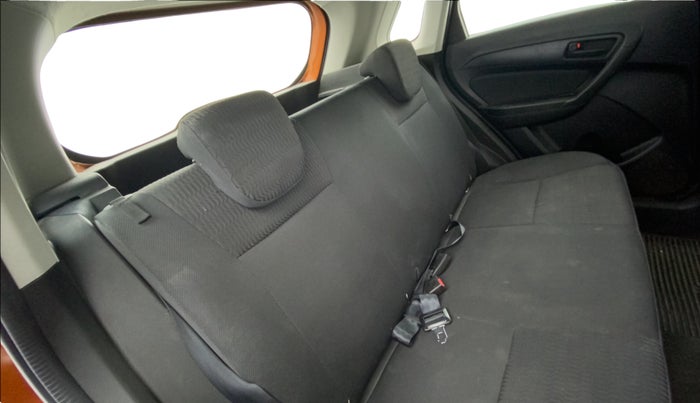 2018 Maruti Vitara Brezza VDI, Diesel, Manual, 76,683 km, Right Side Rear Door Cabin
