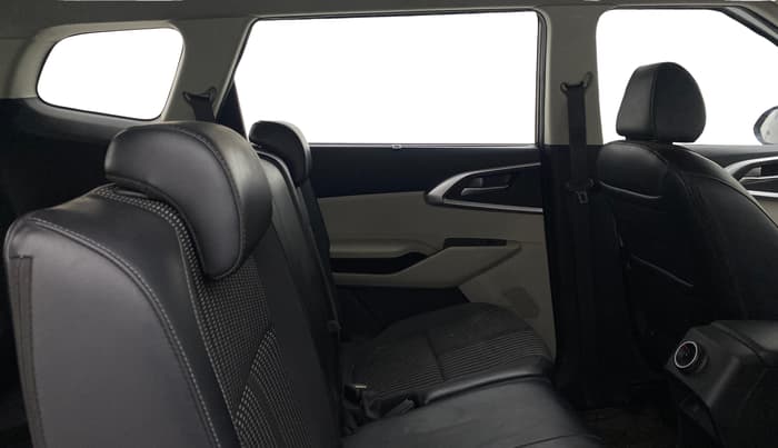 2022 KIA CARENS PRESTIGE PLUS 1.5 DIESEL 7 STR, Diesel, Manual, 1,15,064 km, Right Side Rear Door Cabin