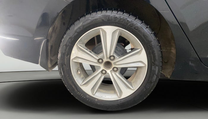 2018 Hyundai Verna 1.6 SX (O) CRDI MT, Diesel, Manual, 1,34,560 km, Right Rear Wheel