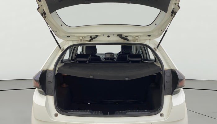 2024 Tata ALTROZ XZA + SUNROOF, Petrol, Automatic, 5,572 km, Boot Open Zoomed View