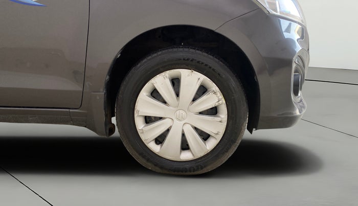 2016 Maruti Ertiga VXI AT, Petrol, Automatic, 81,140 km, Right Front Wheel