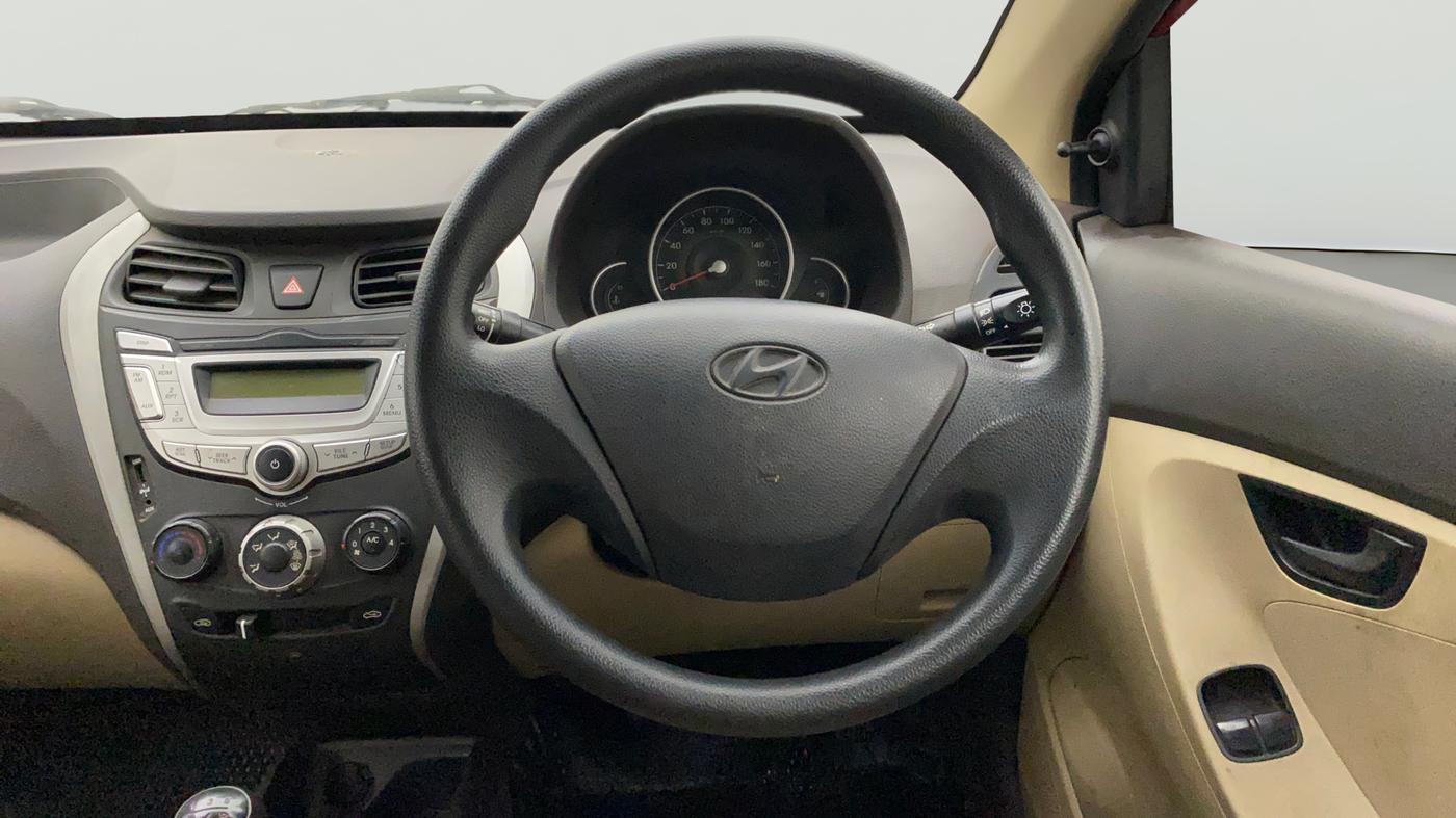 2017 Hyundai Eon MAGNA +, Petrol, Manual, 69,181 km, Steering Wheel Close Up