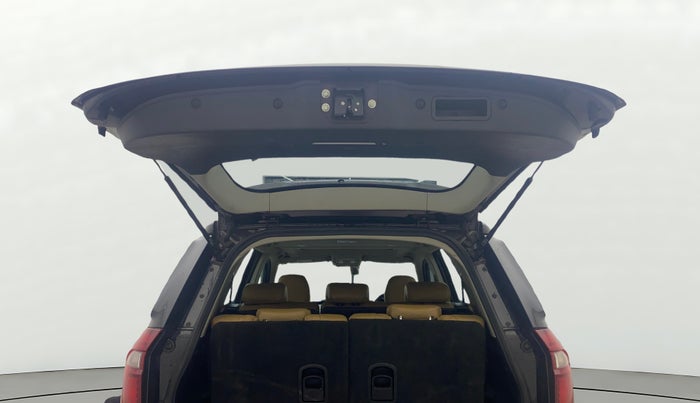 2018 Mahindra XUV500 W11 (O) AT, Diesel, Automatic, 24,675 km, Boot Door Open