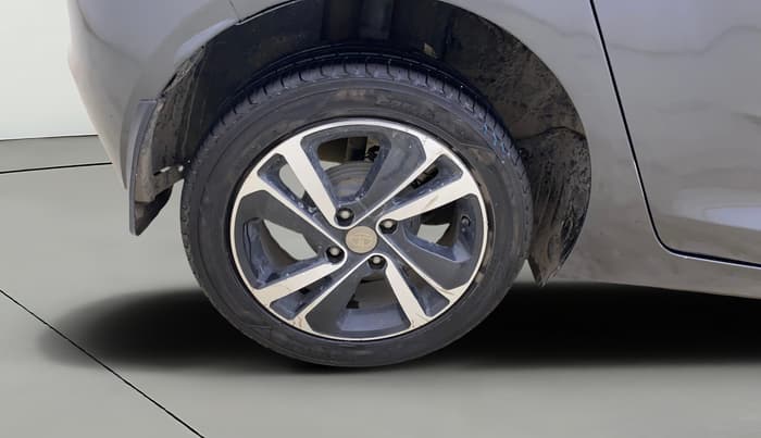 2020 Tata ALTROZ XZ PETROL, Petrol, Manual, 88,724 km, Right Rear Wheel