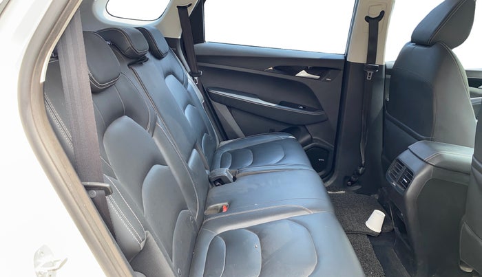 2019 MG HECTOR SHARP HYBRID 1.5 PETROL, Petrol, Manual, 29,718 km, Right Side Rear Door Cabin
