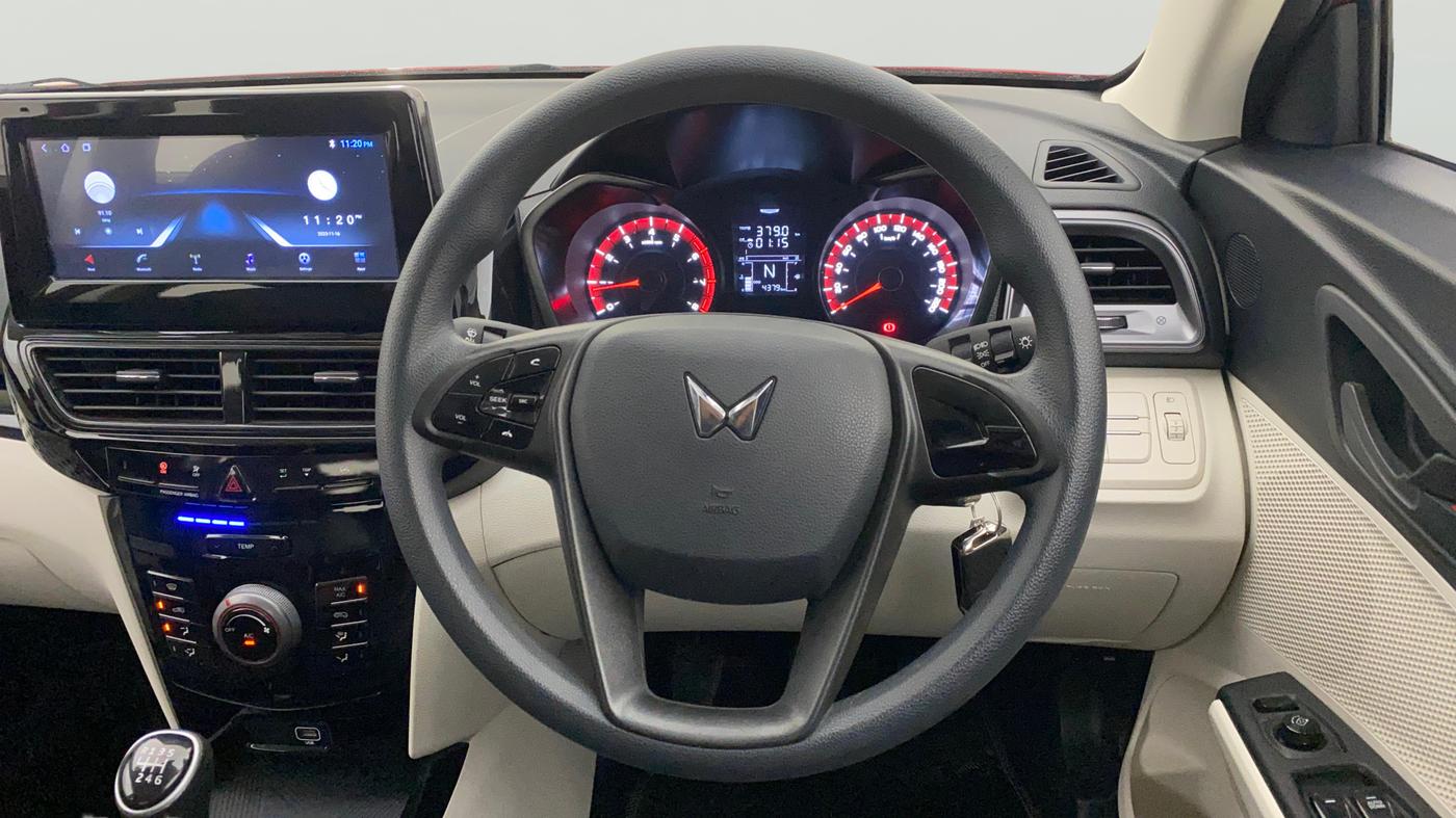 2025 Mahindra XUV 3XO REVX A 1.2 Petrol MT, Petrol, Manual, 4,378 km, Steering Wheel Close Up