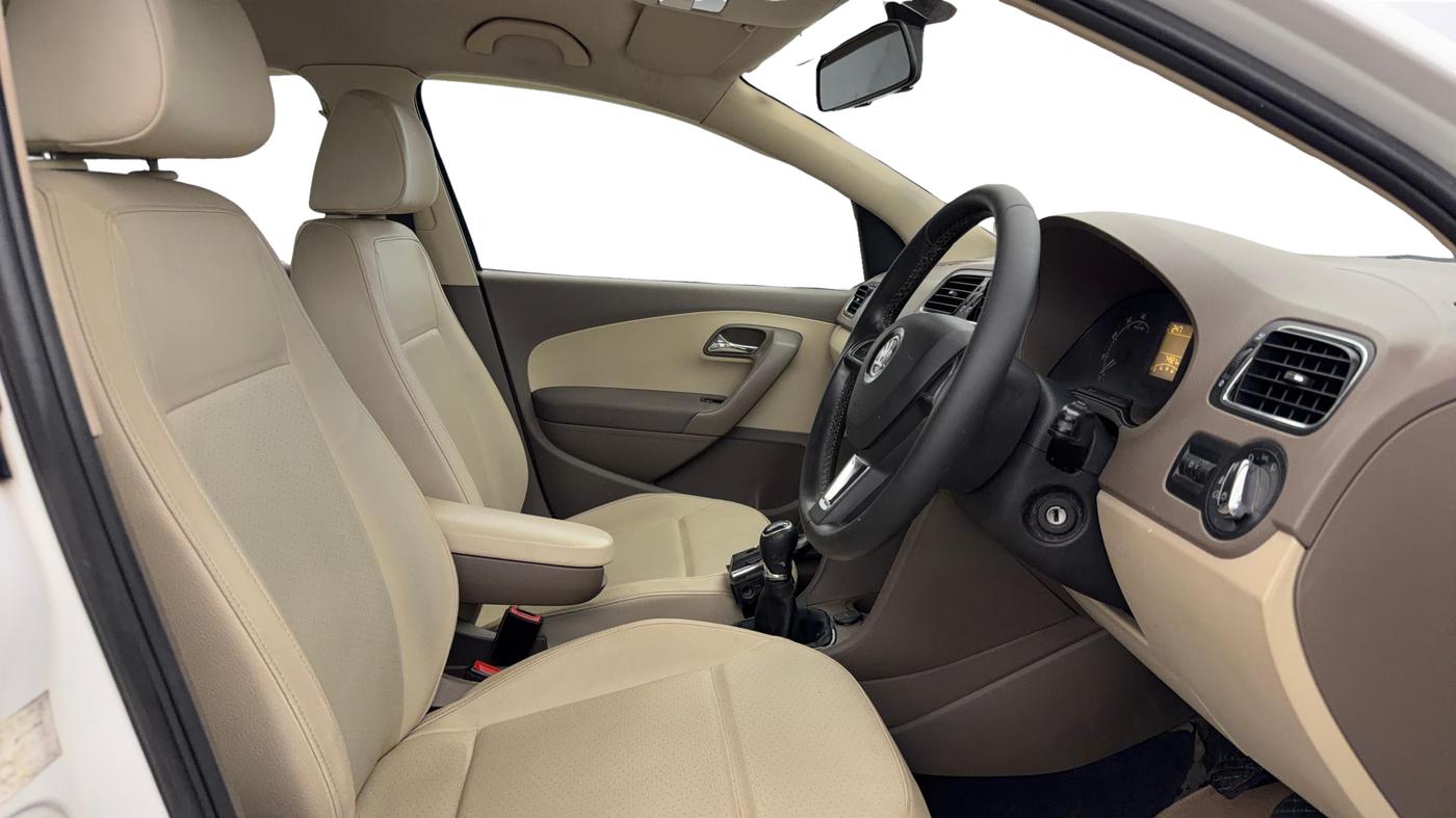 2015 Skoda Rapid 1.6 MPI ELEGANCE PLUS AT, Petrol, Automatic, 74,992 km, Right Side Front Door Cabin