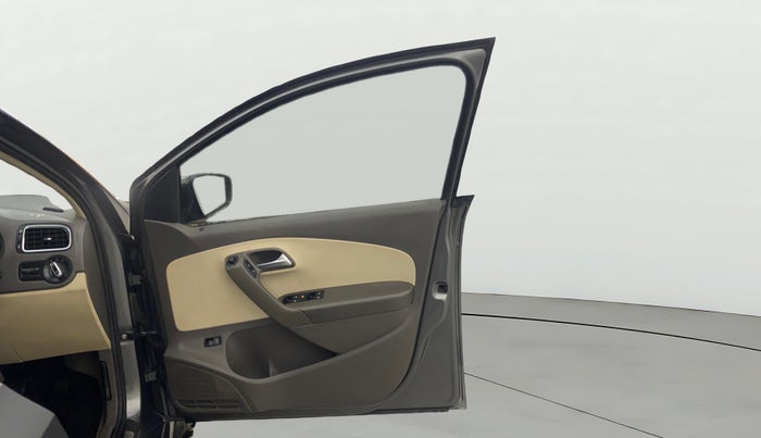 2013 Volkswagen Vento HIGHLINE 1.6 MPI, Petrol, Manual, 51,547 km, RHS Front Door