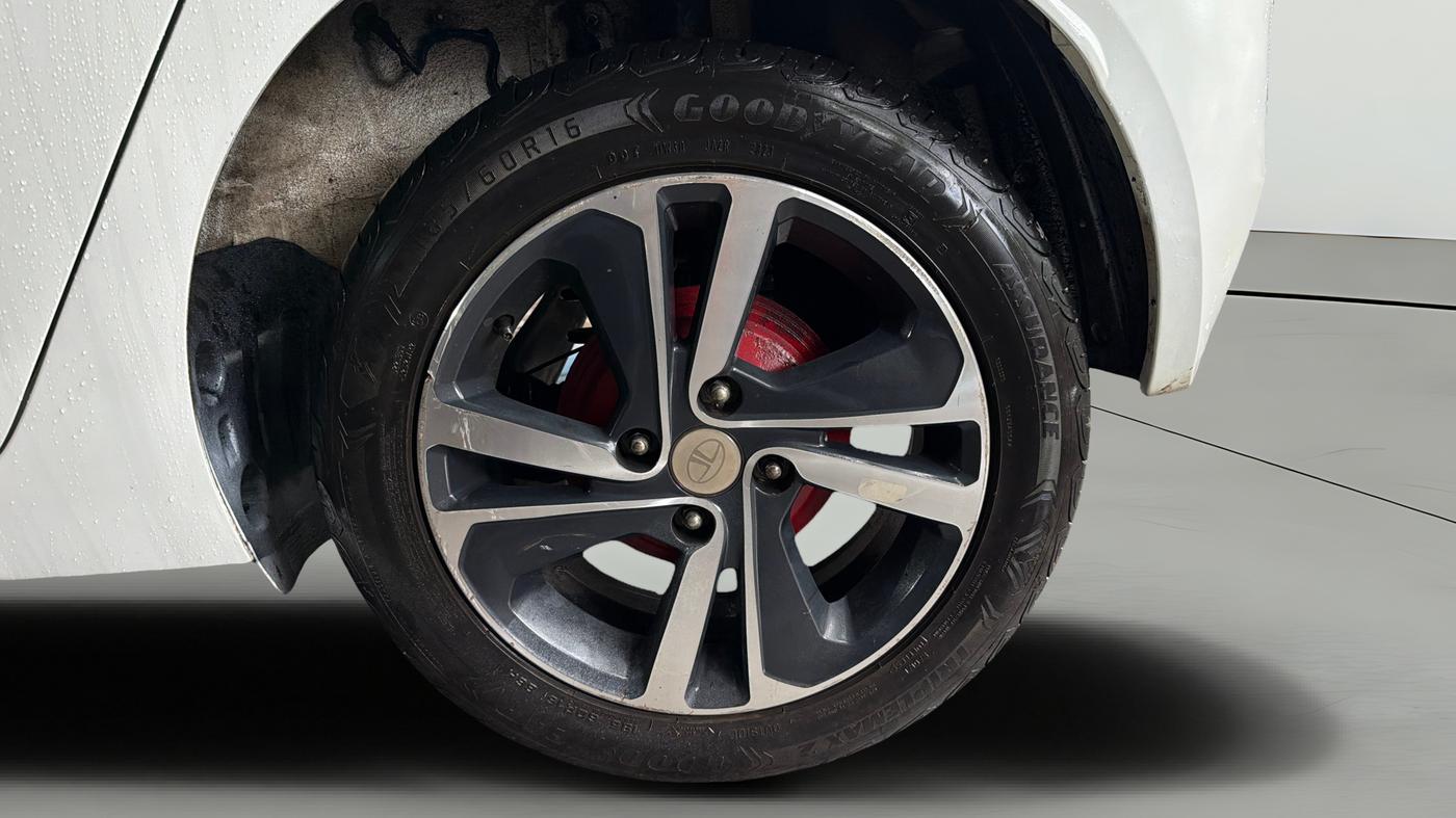 2023 Tata ALTROZ XZ PLUS SUNROOF CNG, CNG, Manual, 81,056 km, Left Rear Wheel