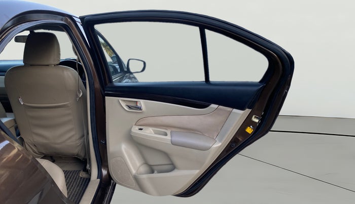 2016 Maruti Ciaz VXI+, Petrol, Manual, 1,06,270 km, RHS Rear Door