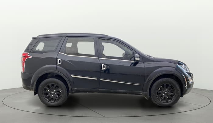 2016 Mahindra XUV500 W10 AT, Diesel, Automatic, 1,26,904 km, Right Side View
