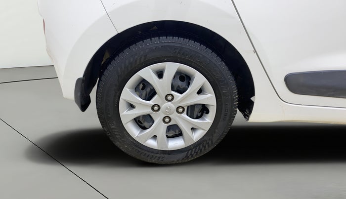 2016 Hyundai Grand i10 SPORTZ 1.2 KAPPA VTVT, CNG, Manual, 68,269 km, Right Rear Wheel