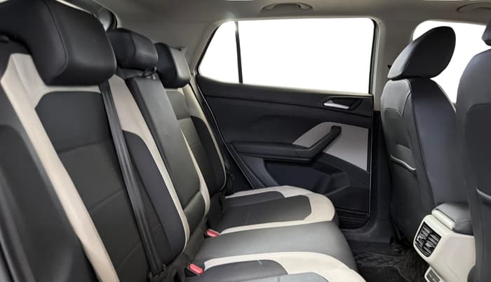 2022 Volkswagen TAIGUN TOPLINE 1.0 TSI MT, Petrol, Manual, 26,776 km, Right Side Rear Door Cabin