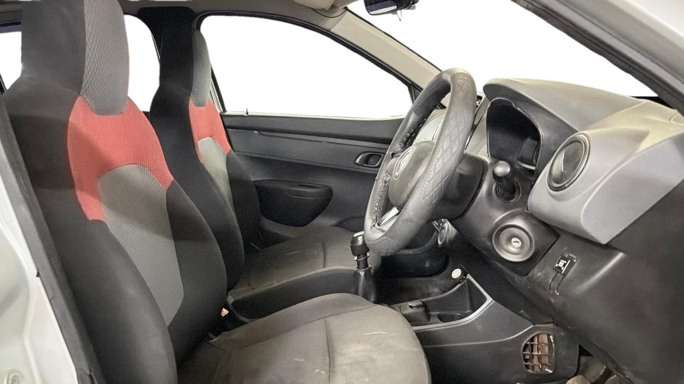 2017 Renault Kwid RXT 1.0, CNG, Manual, 66,470 km, Right Side Front Door Cabin