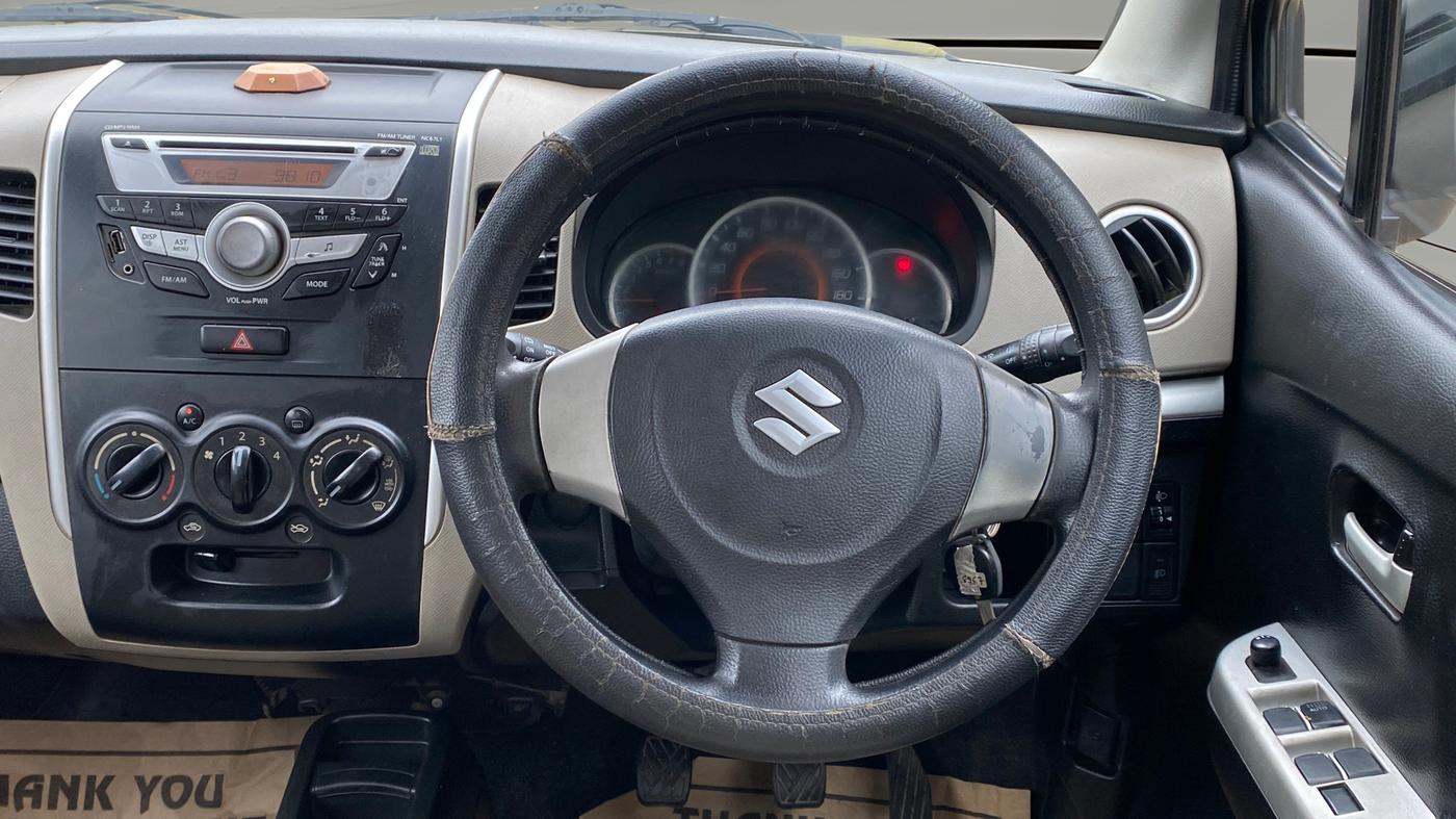 2016 Maruti Wagon R 1.0 VXI, CNG, Manual, 79,251 km, Steering Wheel Close Up