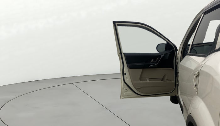 2017 Mahindra XUV500 W6 AT, Diesel, Automatic, 1,28,835 km, LHS Front Door