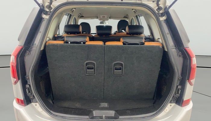 2018 Mahindra XUV500 W7, Diesel, Manual, 90,668 km, Boot Open Zoomed View