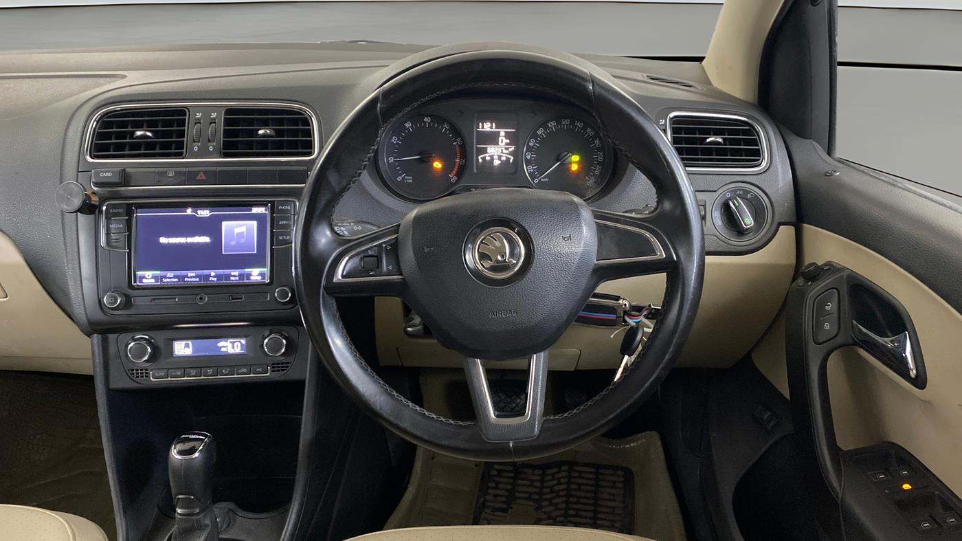 2018 Skoda Rapid STYLE 1.6 MPI AT, Petrol, Automatic, 68,380 km, Steering Wheel Close Up