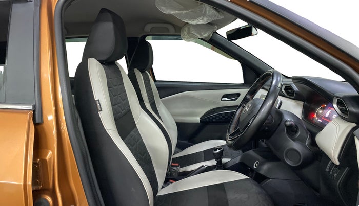 2024 Nissan MAGNITE Tekna B4D 1.0 Petrol MT, Petrol, Manual, 20,841 km, Right Side Front Door Cabin