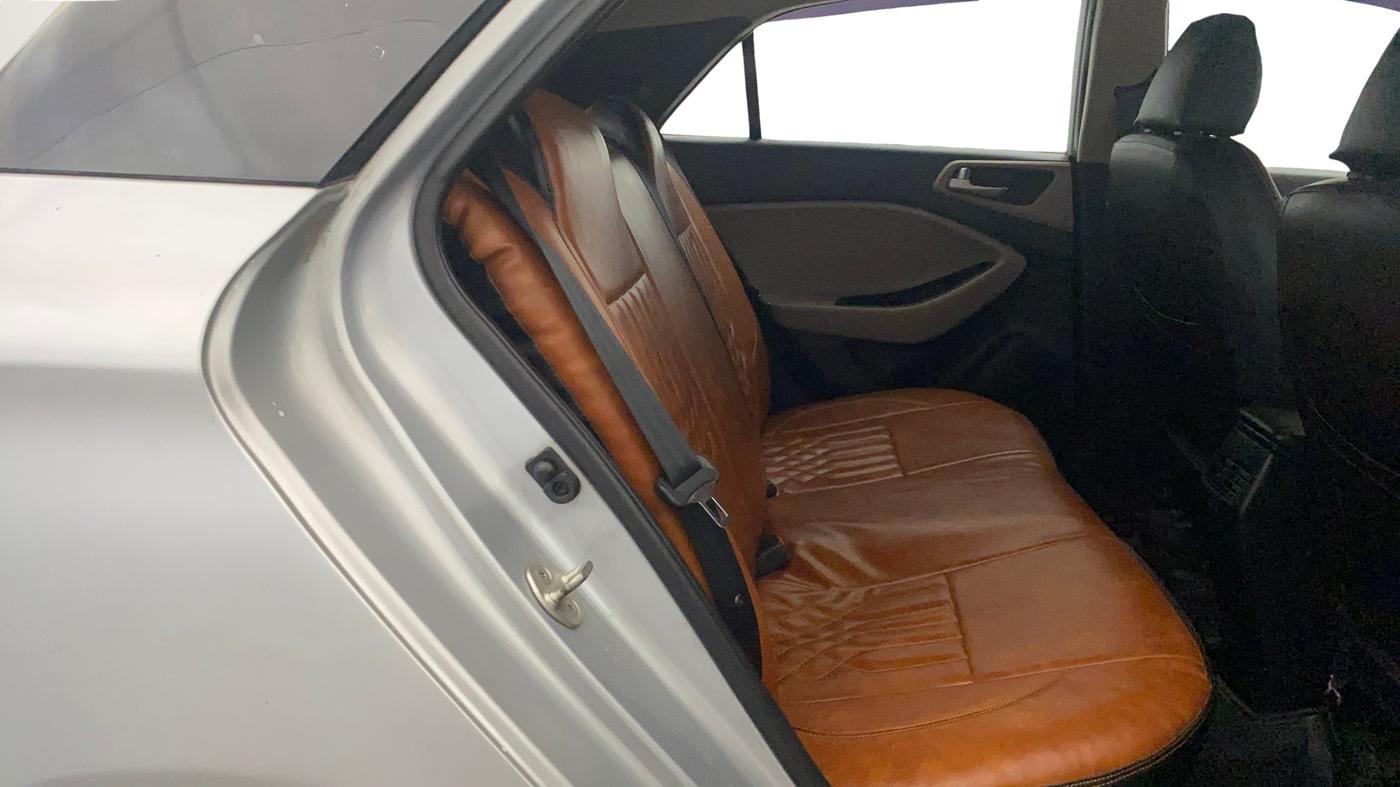 2020 Hyundai Elite i20 SPORTZ PLUS 1.2, Petrol, Manual, 44,364 km, Right Side Rear Door Cabin