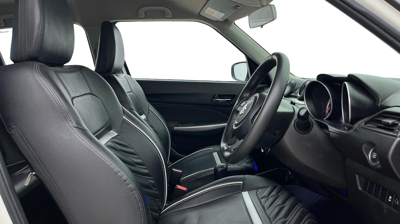 2023 Maruti Swift ZXI AMT, Petrol, Automatic, 33,532 km, Right Side Front Door Cabin