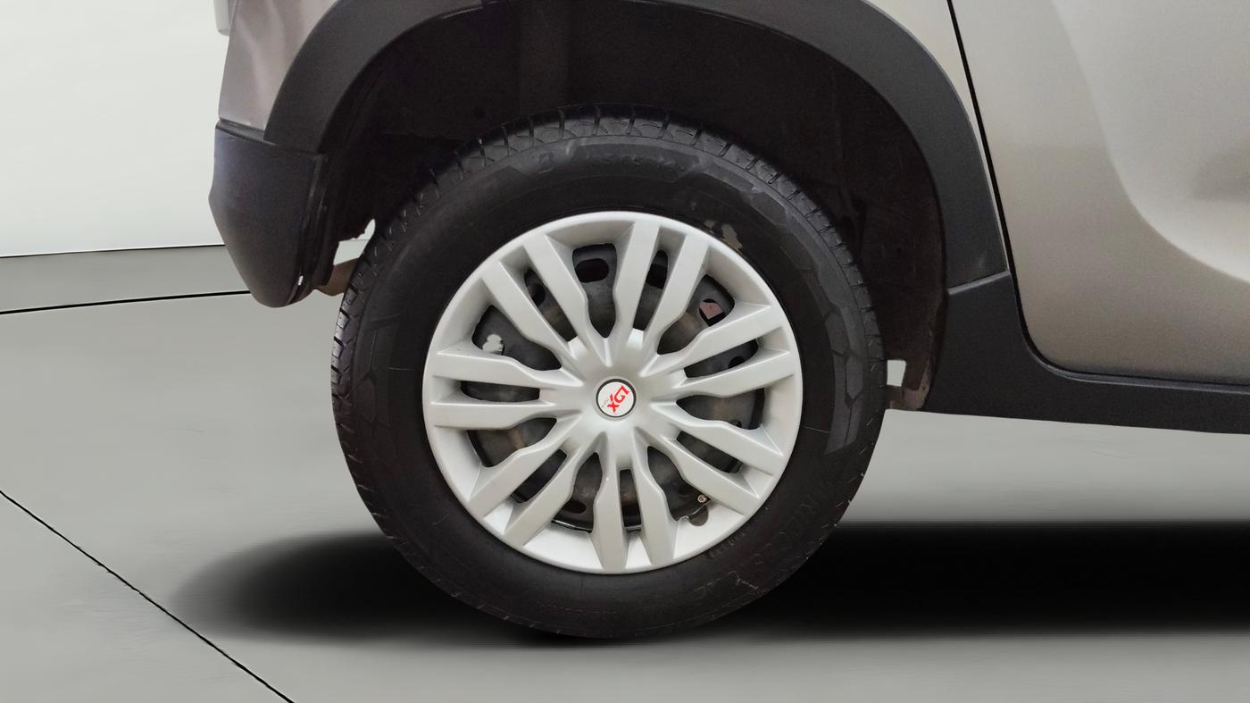 2016 Mahindra Kuv100 K4 D 6 STR, Diesel, Manual, 1,38,810 km, Right Rear Wheel