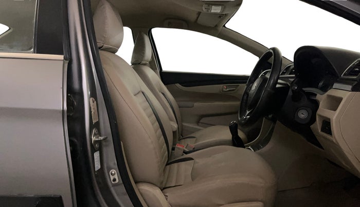 2015 Maruti Ciaz VXI+, Petrol, Manual, 67,224 km, Right Side Front Door Cabin