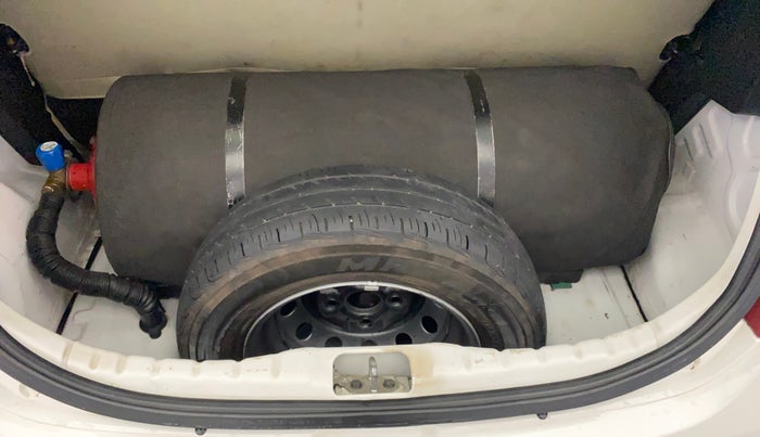 2015 Hyundai Eon ERA +, CNG, Manual, 1,23,572 km, Boot Open Zoomed View