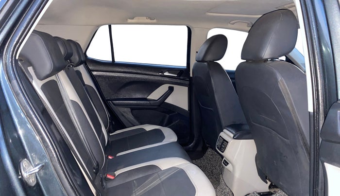 2022 Volkswagen TAIGUN TOPLINE 1.0 TSI MT, Petrol, Manual, 59,704 km, Right Side Rear Door Cabin