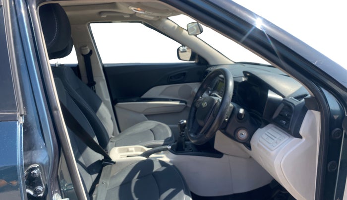 2021 Mahindra XUV300 W6 1.5 Diesel, Diesel, Manual, 68,068 km, Right Side Front Door Cabin