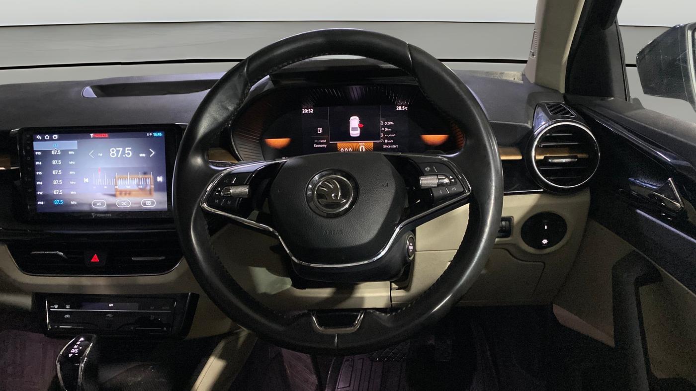 2024 Skoda SLAVIA STYLE 1.0L TSI AT, Petrol, Automatic, 16,234 km, Steering Wheel Close Up