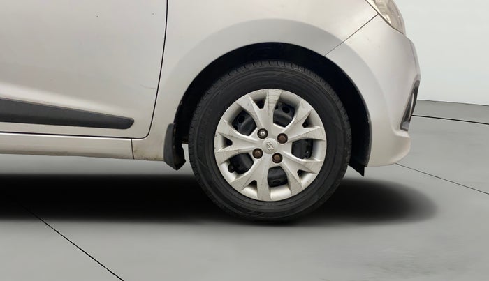 2015 Hyundai Grand i10 SPORTZ 1.2 KAPPA VTVT, CNG, Manual, 1,23,429 km, Right Front Wheel