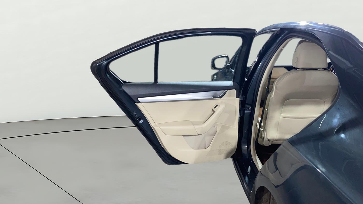 2019 Skoda Octavia 2.0 TDI CR STYLE AT, Diesel, Automatic, 47,250 km, LHS Rear Door