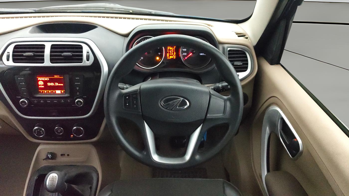 2015 Mahindra TUV300 T8, Diesel, Manual, 86,660 km, Steering Wheel Close Up