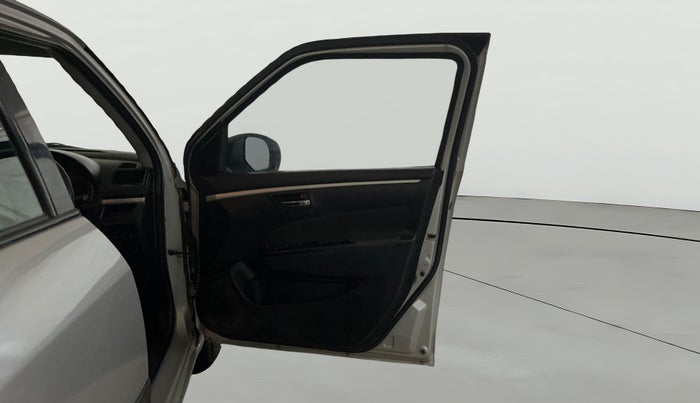 2016 Maruti Swift VXI, Petrol, Manual, 39,629 km, RHS Front Door