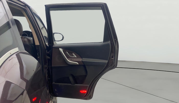 2015 Mahindra XUV500 W8, Diesel, Manual, 1,16,382 km, RHS Rear Door