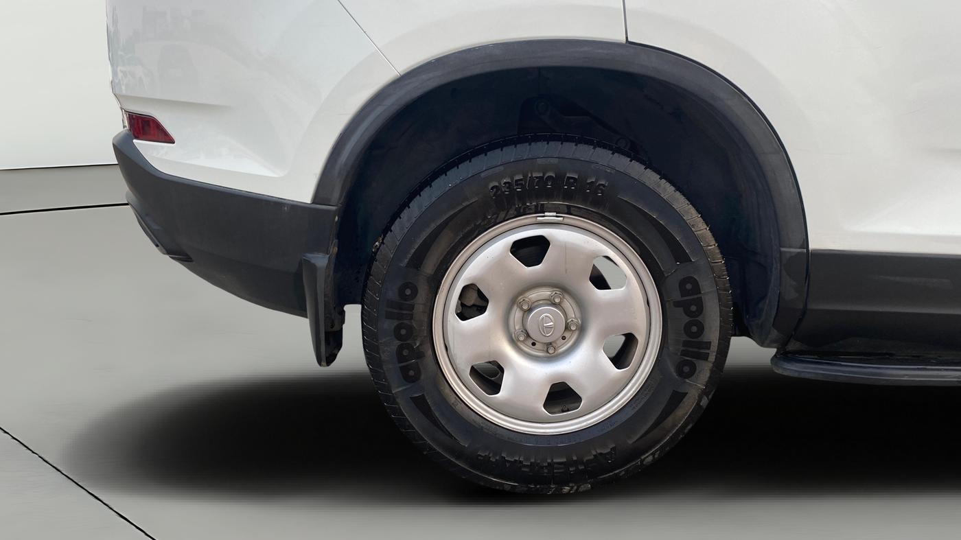 2023 Tata Safari XM, Diesel, Manual, 58,213 km, Right Rear Wheel