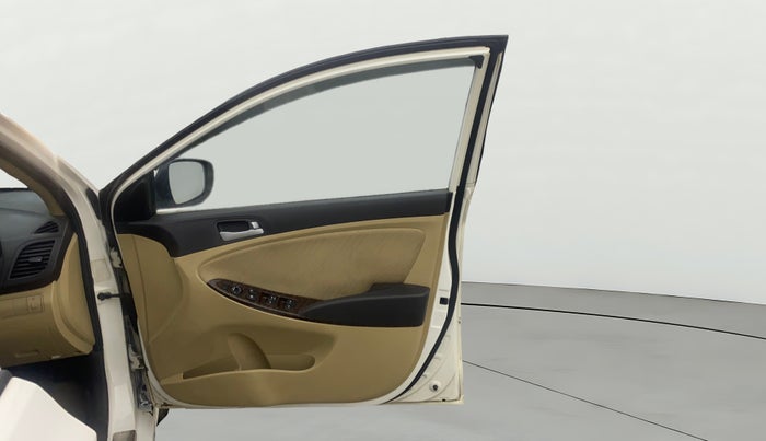 2015 Hyundai Verna FLUIDIC 4S 1.6 VTVT S, Petrol, Manual, 70,903 km, RHS Front Door