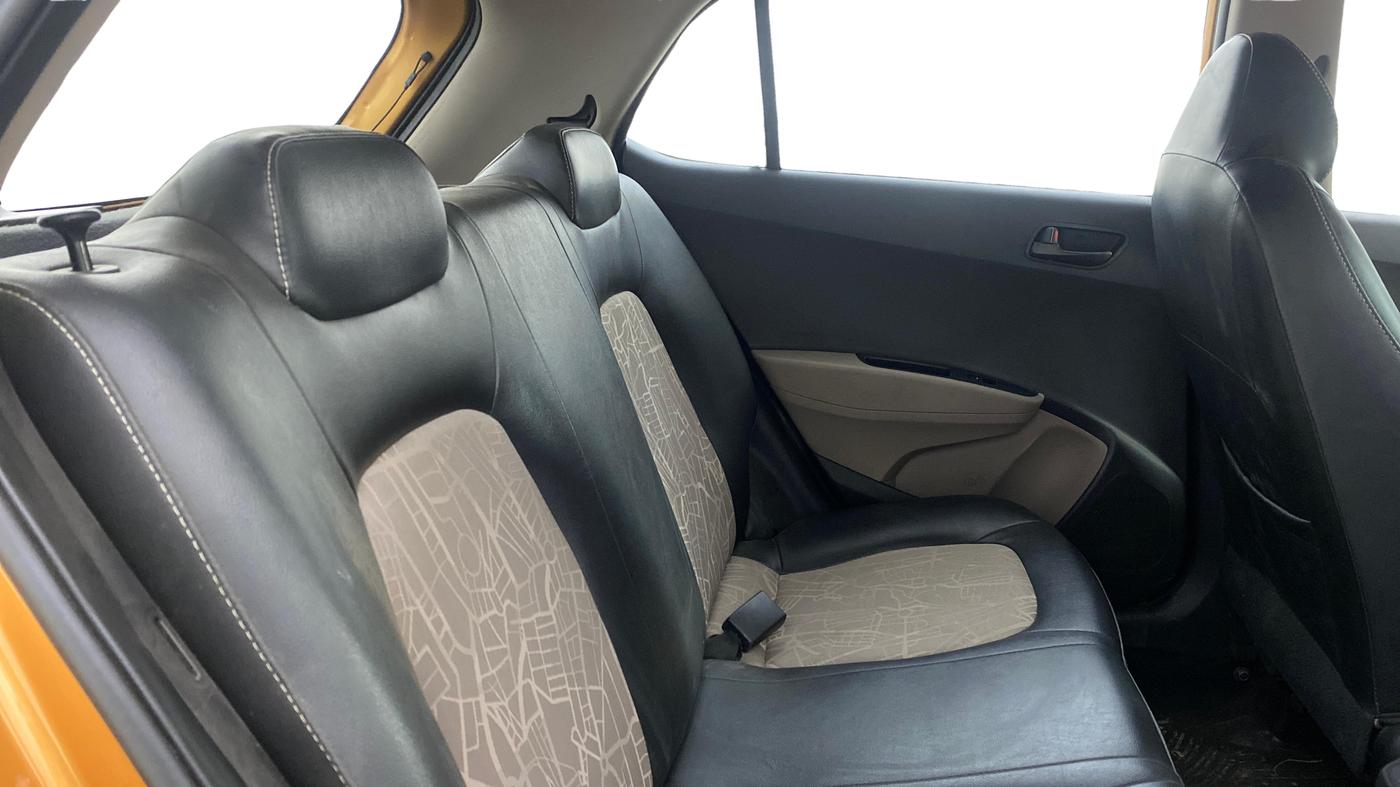2013 Hyundai i10 MAGNA 1.2, CNG, Manual, 34,730 km, Right Side Rear Door Cabin
