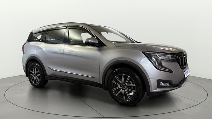 2022 Mahindra XUV700 AX 7 LUXURY P AT 7 STR, Petrol, Automatic, 35,410 km, Right Front Diagonal