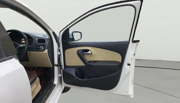 2015 Volkswagen Polo HIGHLINE1.2L, Petrol, Manual, 60,356 km, RHS Front Door