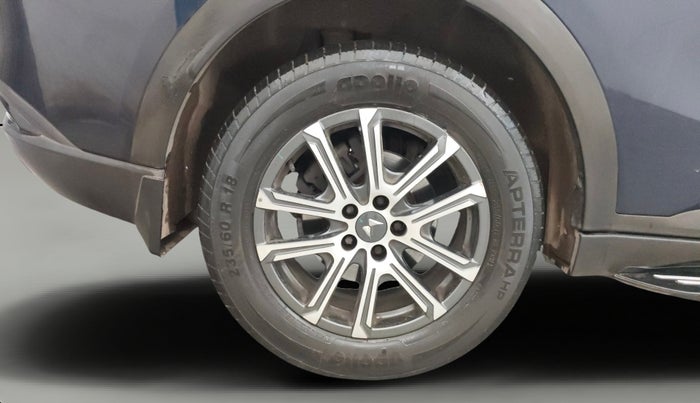 2022 Mahindra XUV700 AX 7 LUXURY P AT 7 STR, Petrol, Automatic, 17,184 km, Right Rear Wheel