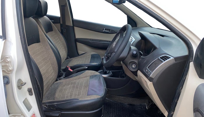 2013 Hyundai i20 SPORTZ 1.2, Petrol, Manual, 1,08,458 km, Right Side Front Door Cabin